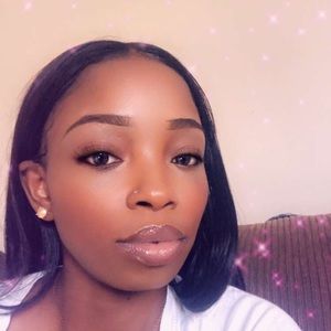 Meet your Posher, Lena